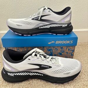Brooks Adrenaline GTS 23 Athletic Running Shoes